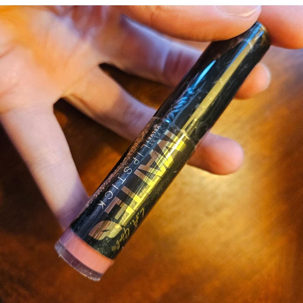 NEW! L.A. Girl Matte Flat Velvet Lipstick GLC813 Hush